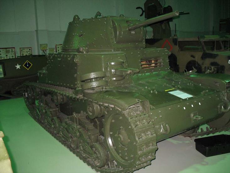 1 Czołgi, transportery i inne pojazdy wojskowe i cywilne - Fiat M13-40 Walk Around.jpg